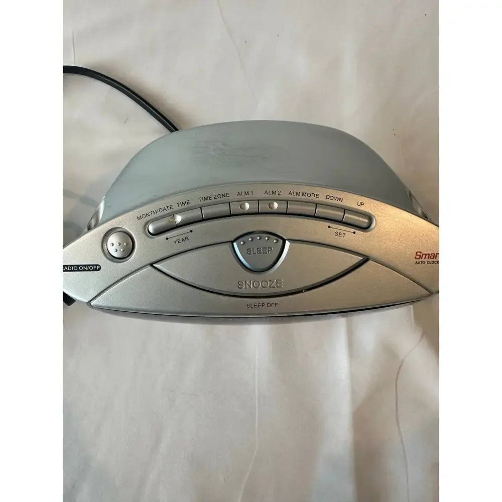 Emerson research, dual alarm clock radio